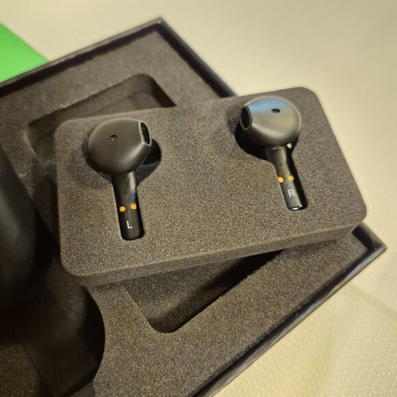 Razer Hammerhead True Wireless Earbuds - Picture 7 of 9